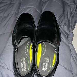 Bostonian Commonwealth Flexlite black loafer.